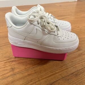 Nike Women Air Force 1 Women 7.5 white sneaker